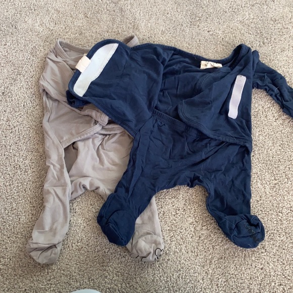 Set of two skin-to-skin footie pajamas - Picture 3 of 4